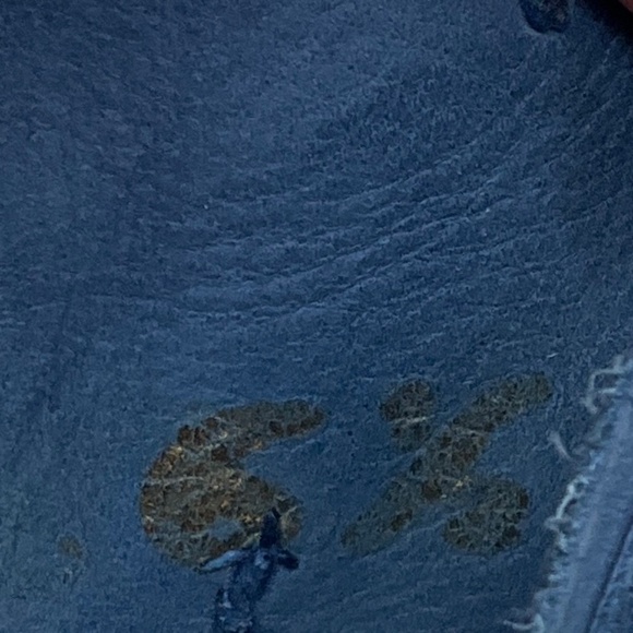 HERMES VINTAGE BLUE SUEDE GLOVES - Picture 4 of 8